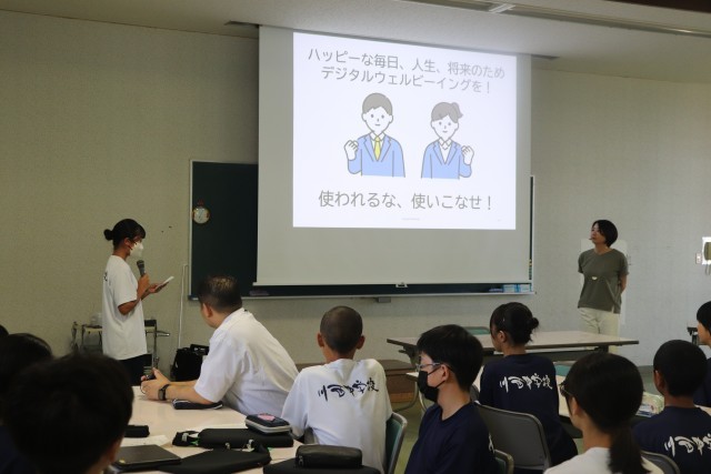 講演後に保険委員長からお礼