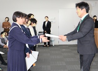 新潟市の会場で表彰